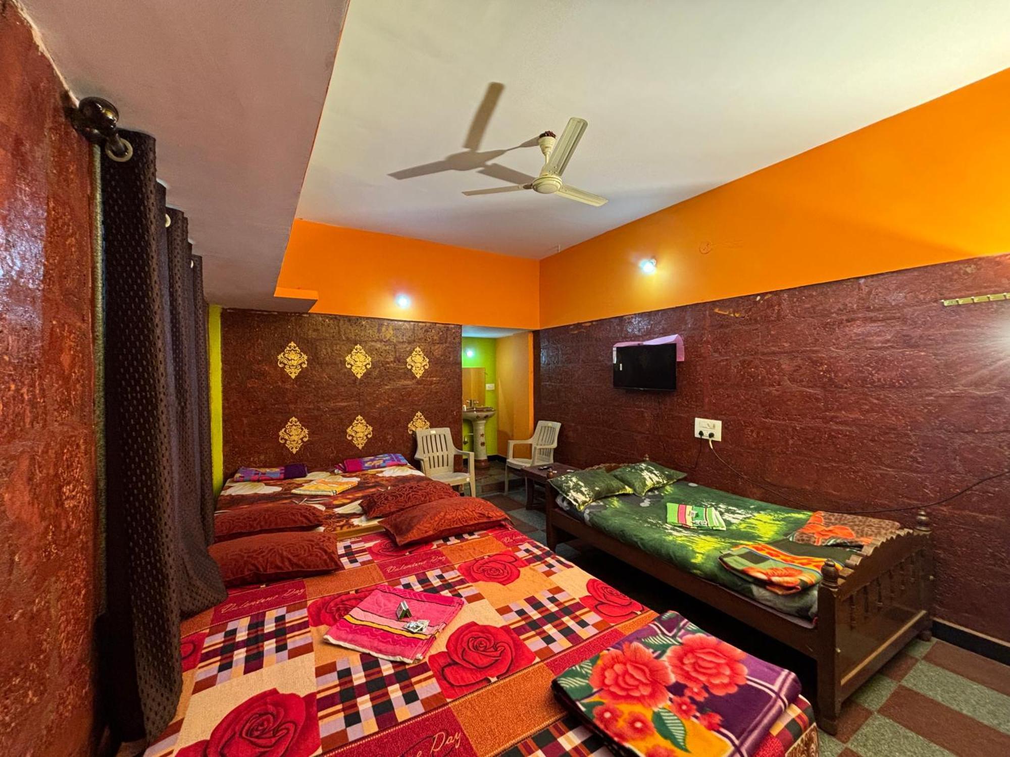 Dandeli Nakadi Home Stay Luaran gambar